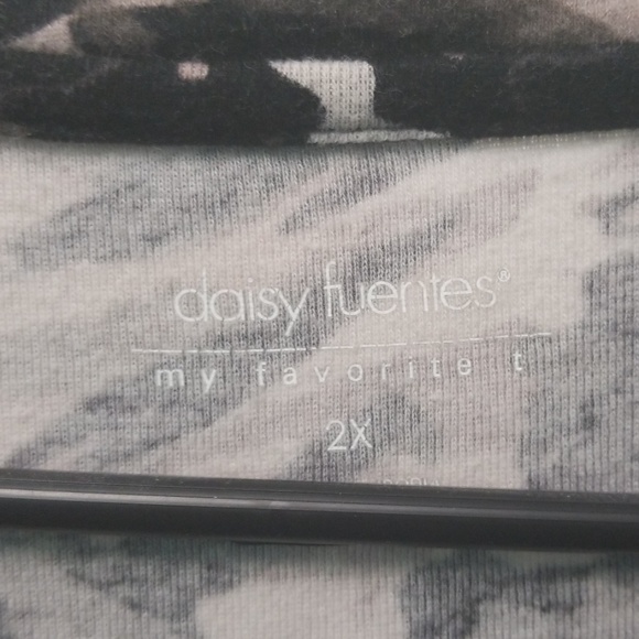 Gray t shirt - Picture 2 of 2